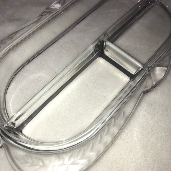 Vintage clear glass etched divided relish tray - Picture 4 of 7